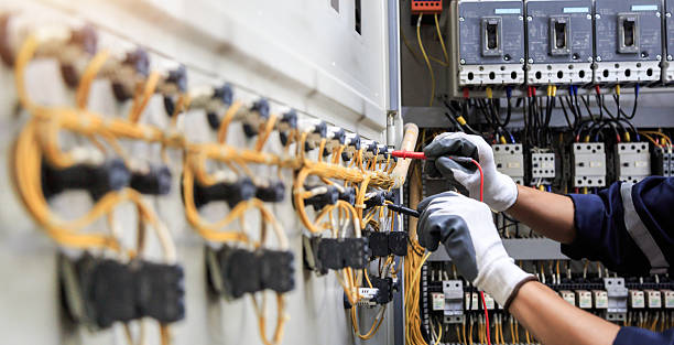 Professional Electrician technician working in La Croft, OH